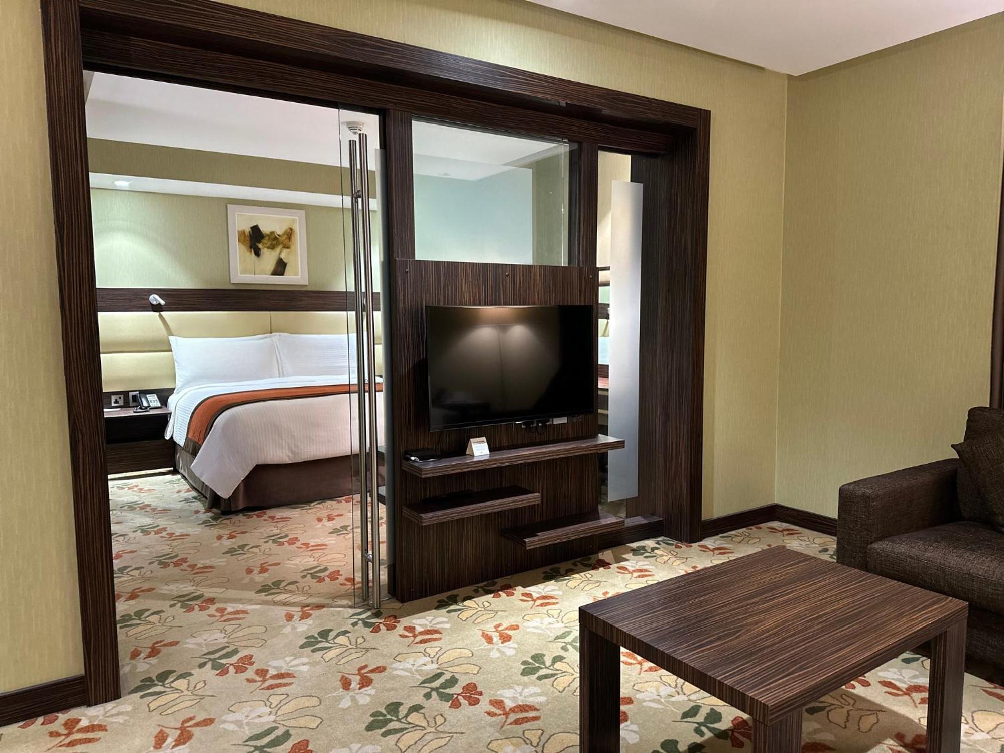 Crowne Plaza Kuwait Al Thuraya City By Ihg Kuwait City Exteriör bild