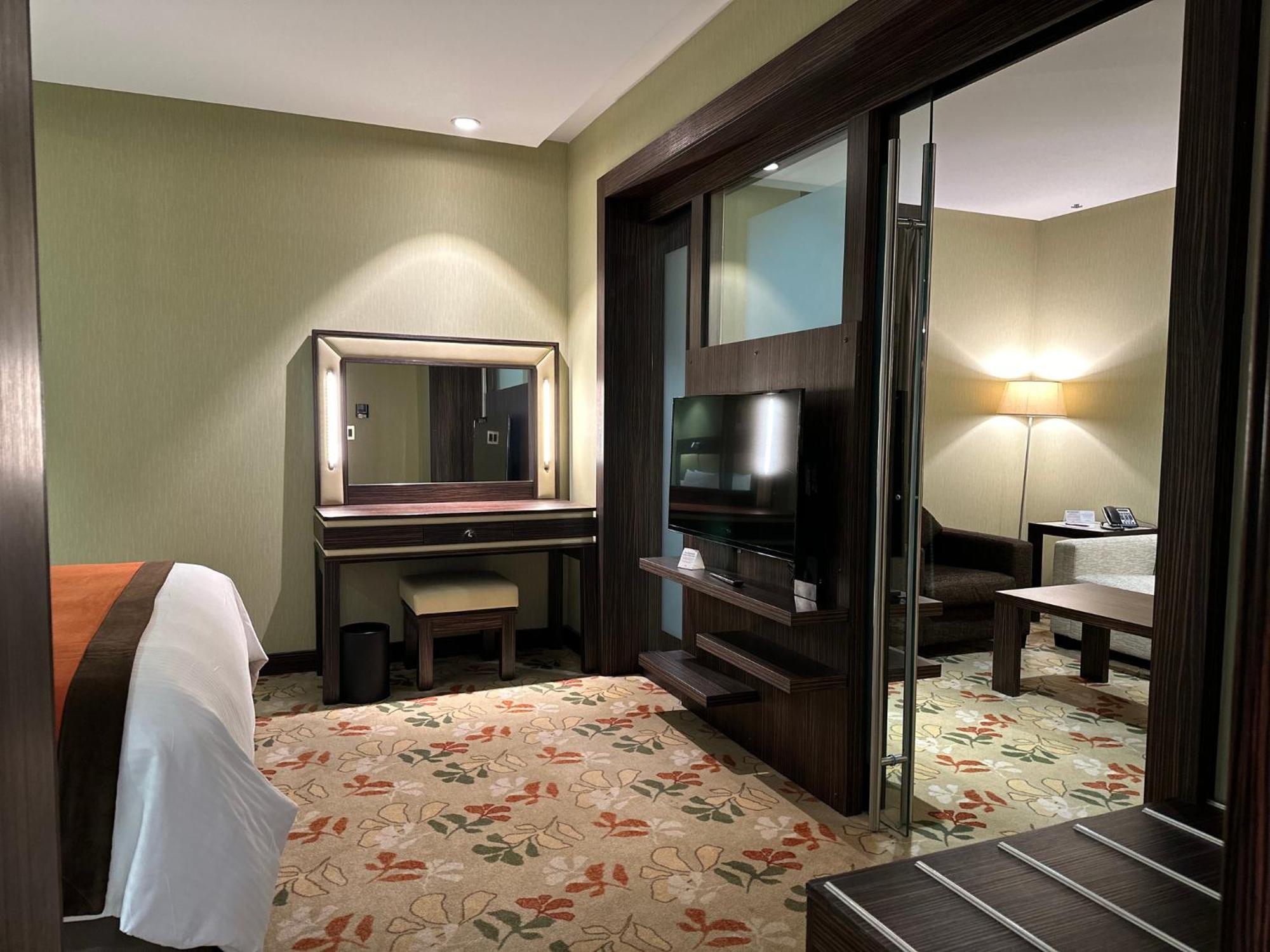 Crowne Plaza Kuwait Al Thuraya City By Ihg Kuwait City Exteriör bild