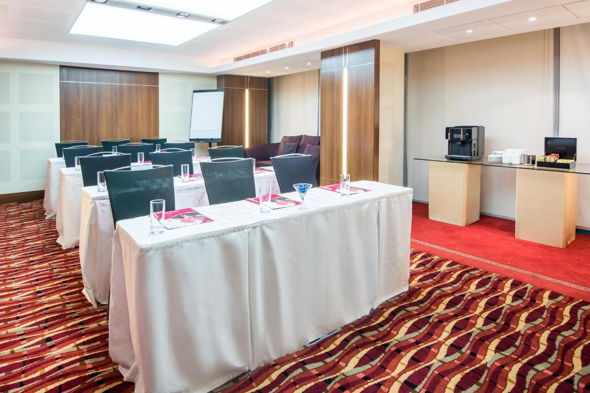 Crowne Plaza Kuwait Al Thuraya City By Ihg Kuwait City Exteriör bild